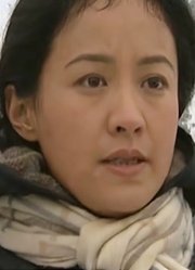 女逃犯误入深山当老师，村长不举报还帮她养孩子，国产老电影