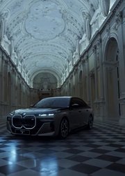 全新BMW7系先锋双色