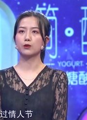 21岁小伙喜欢看美女，女友在旁边他都瞟两眼，女友很不高兴！