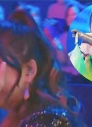 这歌唱的真是骚气啊！杨坤硬汉版舞娘，给台下美女唱害羞了！
