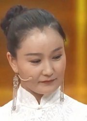 德德玛的两个孙女登台表演，表演可圈可点，不愧是艺术世家