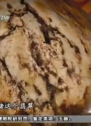 男子抱“大石头”现场切割赌石，称50多斤和田原石，不料专家惊呆