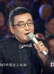 16岁少年柔韧度惊人，双手放在背后进行旋转表演，观察员看呆了