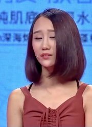 22岁小伙欺骗女友去酒吧，还和酒吧的女生搞暧昧，女友：特暧昧