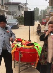 邓州市郑林唢呐班，表演爆笑戏曲小品《傻子相亲》，笑得停不下来