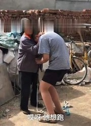 13岁男孩精神失常，奶奶拴家里养