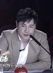 女舞者表演敦煌飞天舞，动作唯美像是仙女下凡，不料中途出现意外