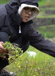 挑战荒野30天第4天1姑娘分享食材被误会差点发生不可描述事