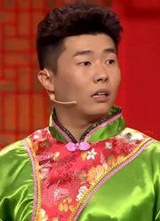 德云社相声《选择题》，孟鹤堂爆笑上演跳机械舞，观众哄堂大笑