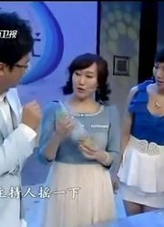 生活小妙招！美女巧用塑料瓶洗鞋带换电灯泡，这是如何做到的？