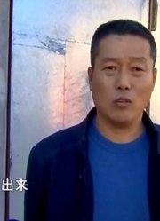 老人控诉儿子殴打自己，儿子却矢口否认：他自己摔的