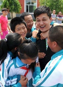 跟着村长去支教