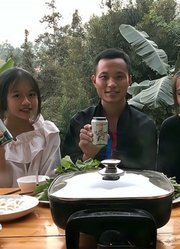 中国小伙在越南山区，美女玉怀、芳英陪伴左右，快乐似神仙！