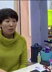 父亲声称把房子给女儿，女儿来要他又反悔，父亲：这是我使的计