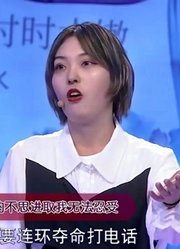 24岁小伙躺在女友身边，却看着其他小姐姐的照片，女友心生不满