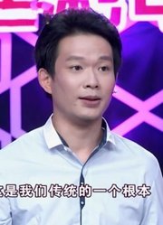 青年戏曲男风度翩翩，给现场观众展示方言，惹得女嘉宾欢笑不断