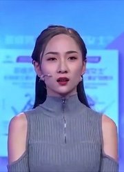 小伙对前任恋恋不忘，竟把女友叫成前任的名字，女友很不满