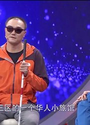 失明大哥在卢浮宫摸文物，让他很骄傲：很多人都摸不到！