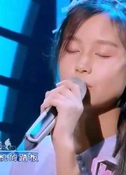 12岁小女孩开口惊艳全场，本以为是童声，没想到却拥有质感烟嗓