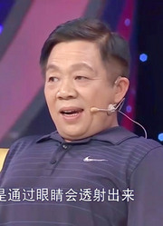 “半身”大叔积极乐观，主持人调侃大叔儿子：你发量输给了你爸！