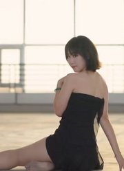 她...就是掌管氛围感的神！！24小时都不够~【天台裸足ver.】