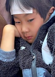 儿子照顾阳性女同学，导致母子被传染，妈妈吐槽：舔狗株