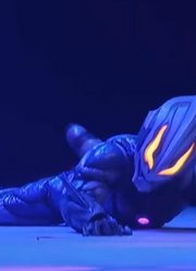 奥特曼舞台剧：极恶贝利亚刚复活很虚弱，终极捷德趁机将其消灭