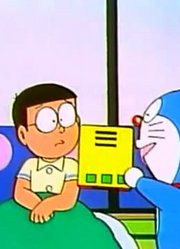 小皇帝一回家就老看《哆啦A梦》替身电视机上，游戏都不玩了