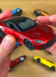 16辆压铸汽车在手