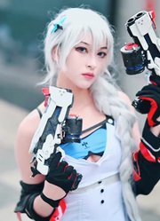 卡莲·卡斯兰娜COS：我冷推，虽然没人看也发老是被认为是琪亚娜