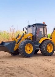 拖拉机满载沙子出发