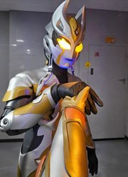 【吐槽-奥特曼】特利迦第11话，DARK特利迦和人间体搏斗