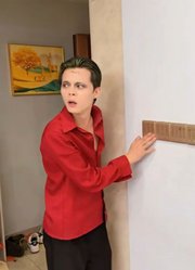 黑天使背着小丑埋什么呢？