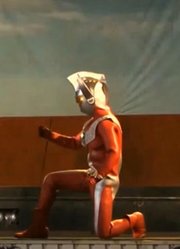 奥特曼舞台剧：初代圣母心泛滥，为救小怪兽，硬接泰罗的光线