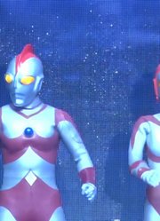 奥特曼舞台剧：爱迪和尤莉安公主被怪兽重伤，奥特兄弟来救场