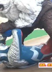 奥特曼舞台剧：这个宇宙人太厉害，赛罗重伤退场，欧布来救捷德