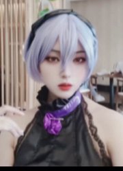 凌波丽cos：有无数个我……我到底是什么