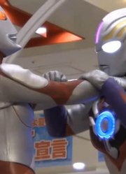 奥特曼舞台剧：欧布见到债主有多心虚？冒牌初代掐住了他的脖子