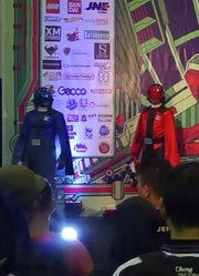 【周末早】快盗战队鲁邦连者VS警察战队巡逻连者Cosplay现场表演,JakartaToysFair2019喜欢的请尖叫