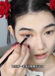 我悟了！狐狸眼和红玫瑰的组合不就是冷艳美丽坏女人吗！