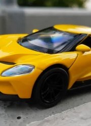 速度恶魔！阳台墙上的健康汽车让人疯狂