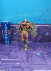 TB飞箭勇士，巨无霸女战士，变形为游隼。