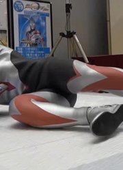 奥特曼舞台剧：欧布太善良，被两个宇宙人打成重伤