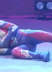 奥特曼舞台剧：卡尔蜜拉带着特利迦逃走，罗索和布鲁收拾怪兽