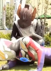 奥特曼舞台剧：重光欧布学习迪迦，向人类借力量打败怪兽