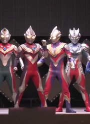 奥特曼舞台剧：迪迦被邪恶迪迦变成石像，人类再次伸出援手