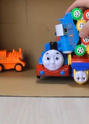 小火车旋转滑梯