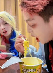 小丑的泡面吃法