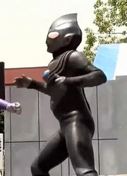 奥特曼舞台剧：艾克斯削弱黑暗迪迦战斗力，欧布趁机捡漏