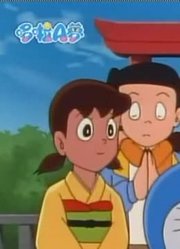 我家小孩最近迷上了《哆啦A梦》往回过的日历，还拉着爸妈一起看